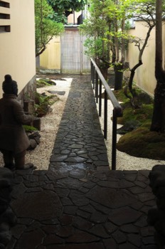 Entrance path   Entrance path